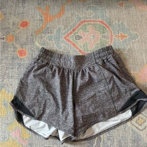 Lululemon Hotty Hot Shorts in 6 Tall